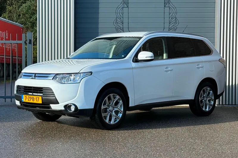 Mitsubishi Outlander (2015)
