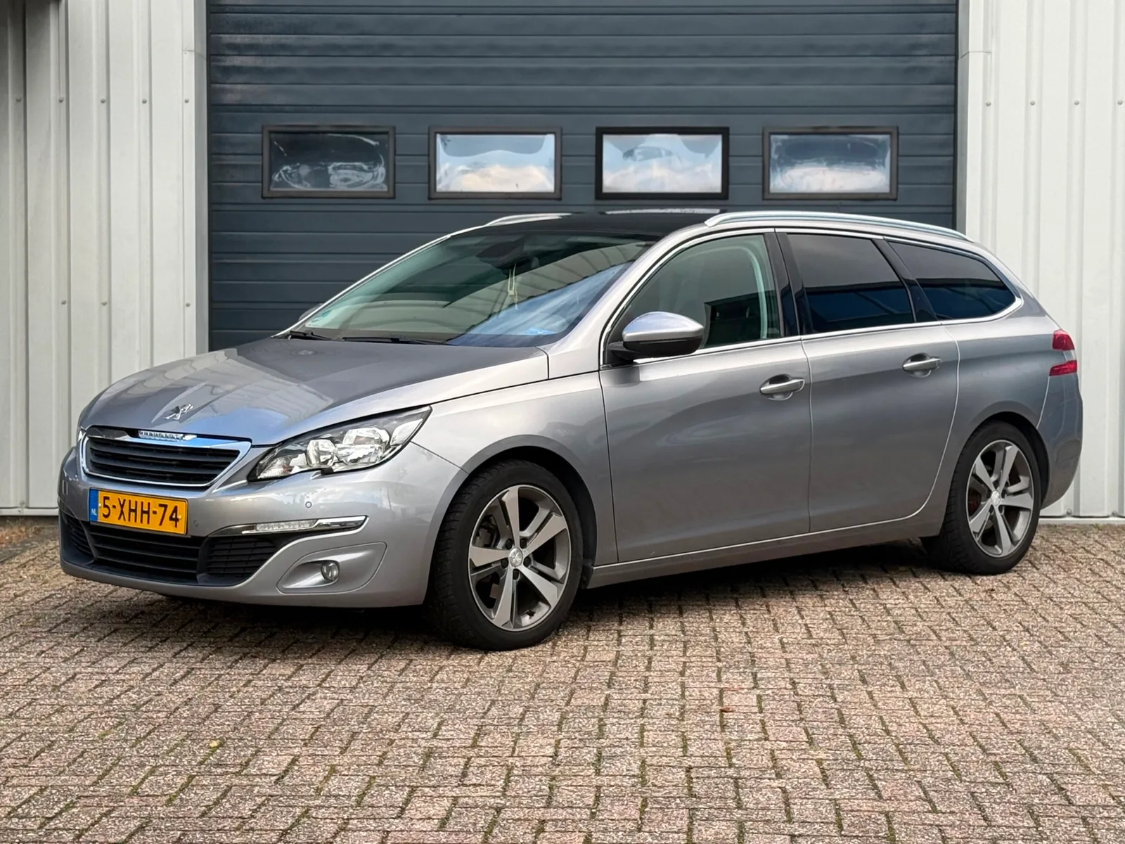 Peugeot 308 (2014) — foto 1