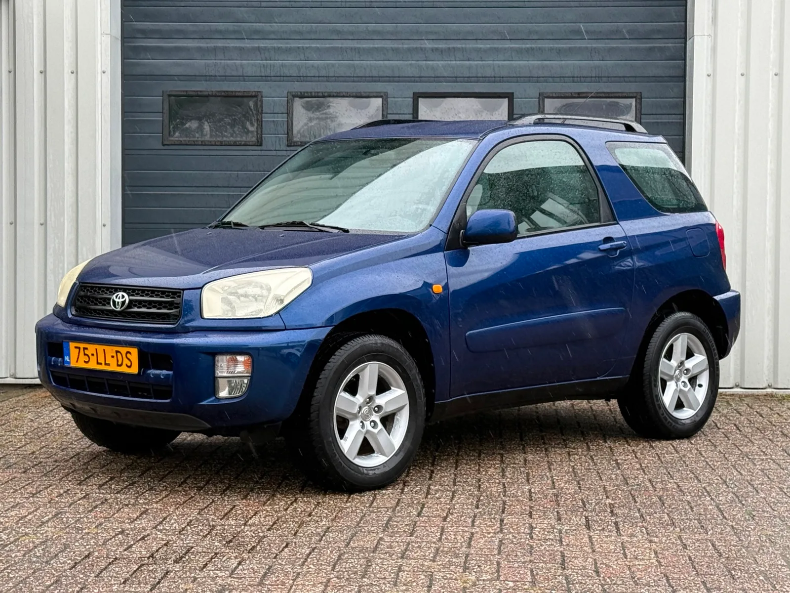 Toyota RAV4 (2003) — foto 1