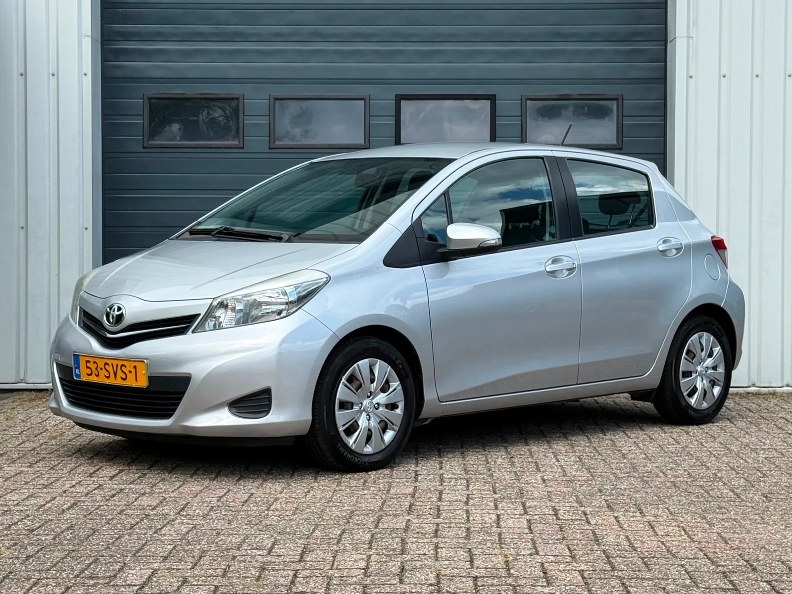 Toyota Yaris (2011) — foto 1