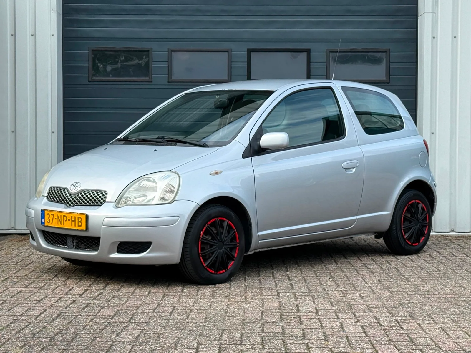 Toyota Yaris (2004) — foto 1