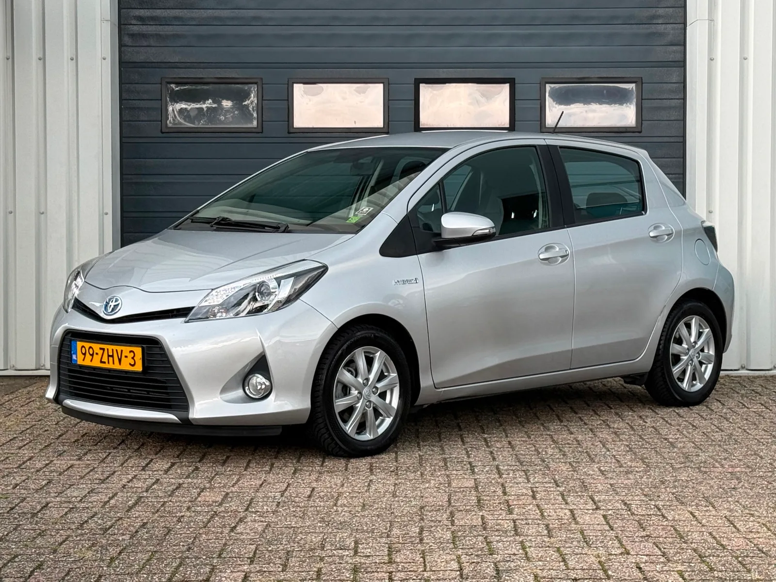 Toyota Yaris (2012) — foto 1