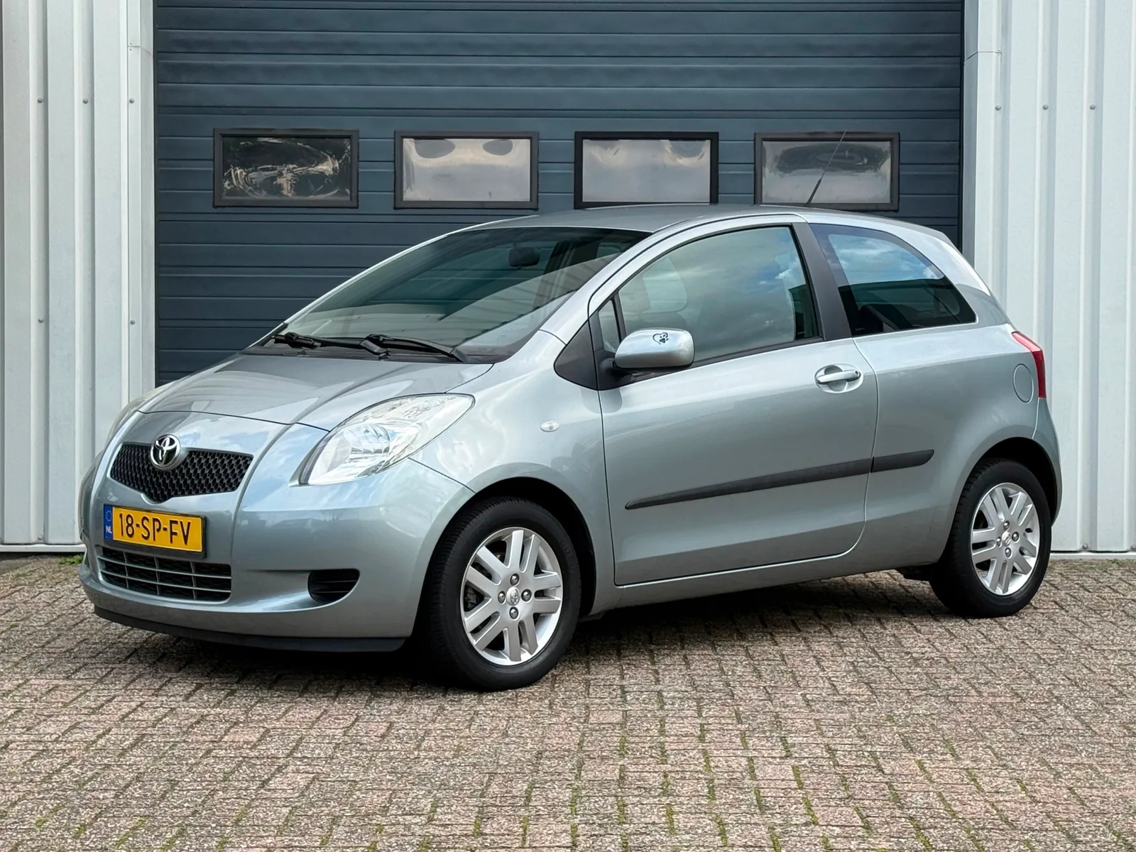 Toyota Yaris (2006) — foto 1