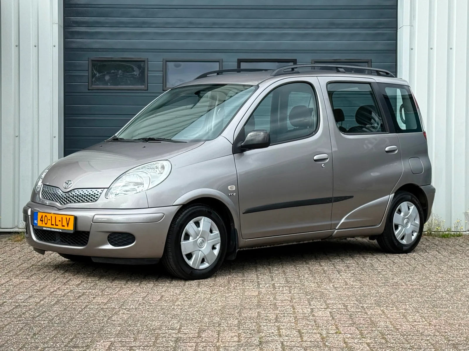 Toyota Yaris (2003) — foto 1