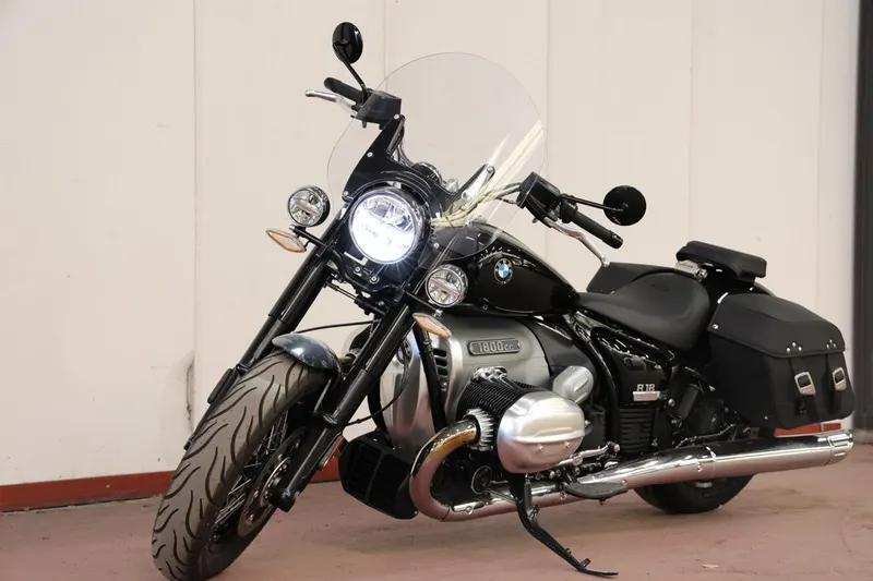 BMW R (2022)