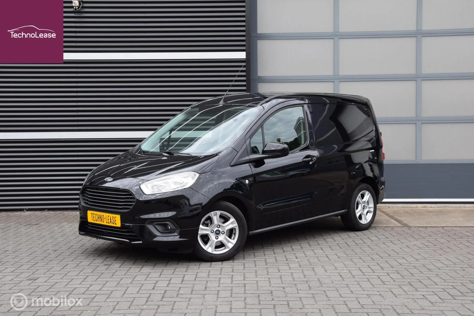 Ford Transit Courier (2021) — foto 1