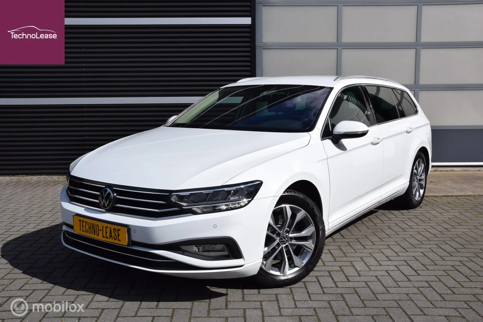 Volkswagen Passat (2022) — foto 1