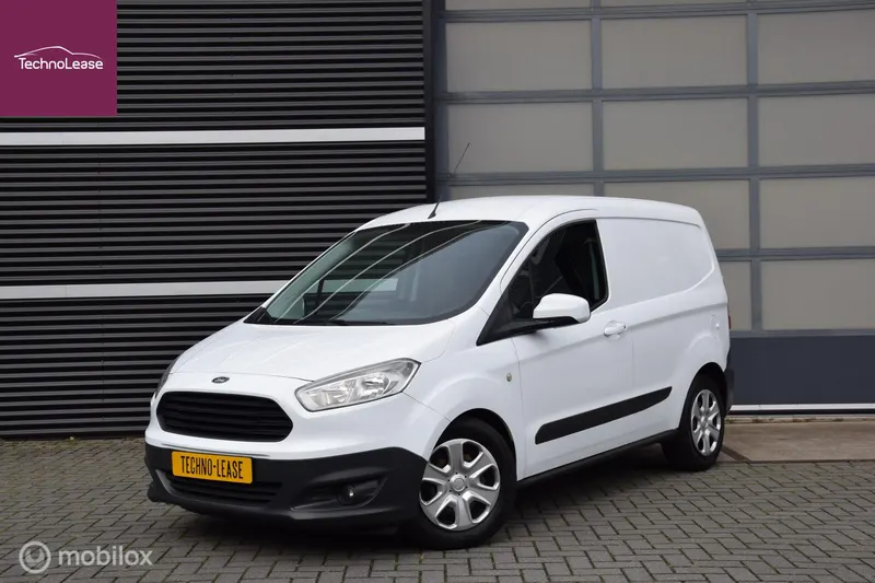 Ford Transit Courier (2017)