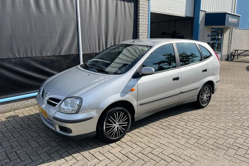 Nissan Almera Tino (2006)
