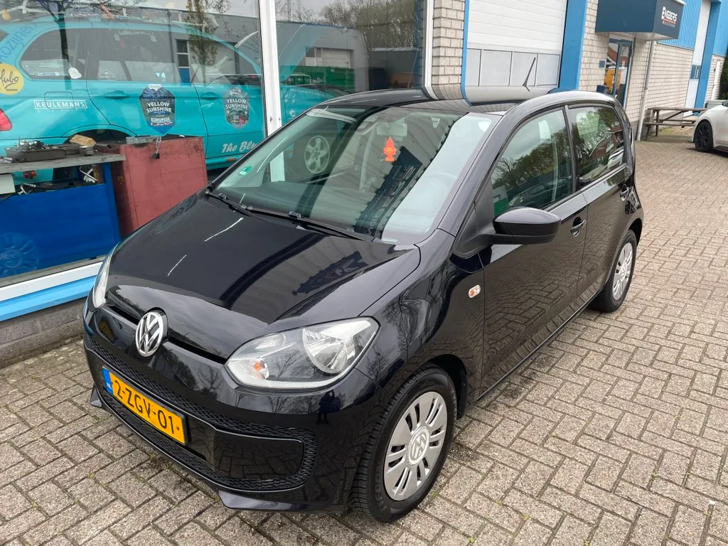 Volkswagen Up! (2015) — foto 1