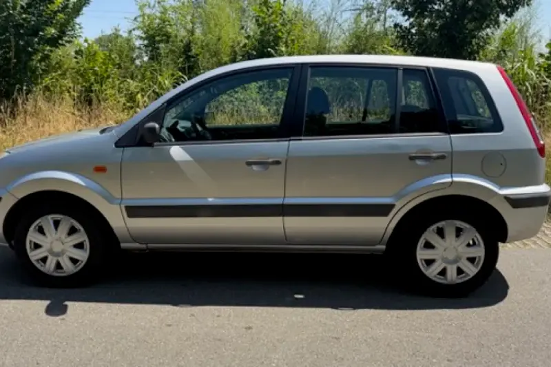 Ford Fusion (2009)
