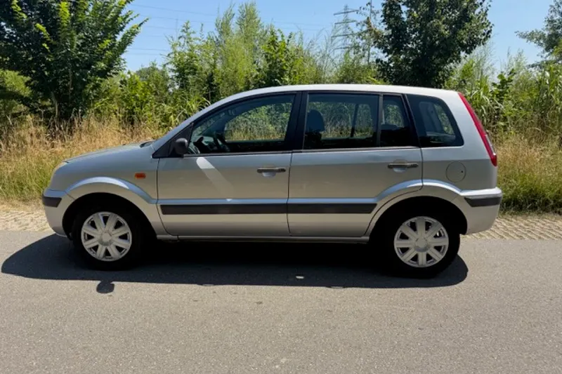 Ford Fusion (2009)
