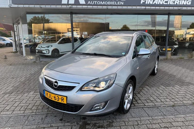 Opel Astra (2012)