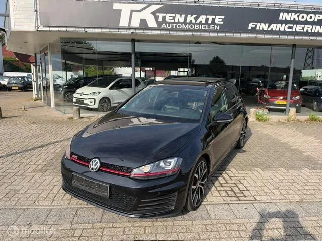 Volkswagen Golf (2017) — foto 1
