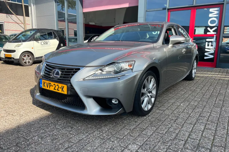 Lexus IS (2016)