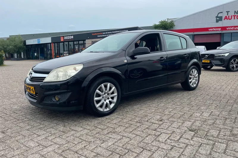 Opel Astra (2008)