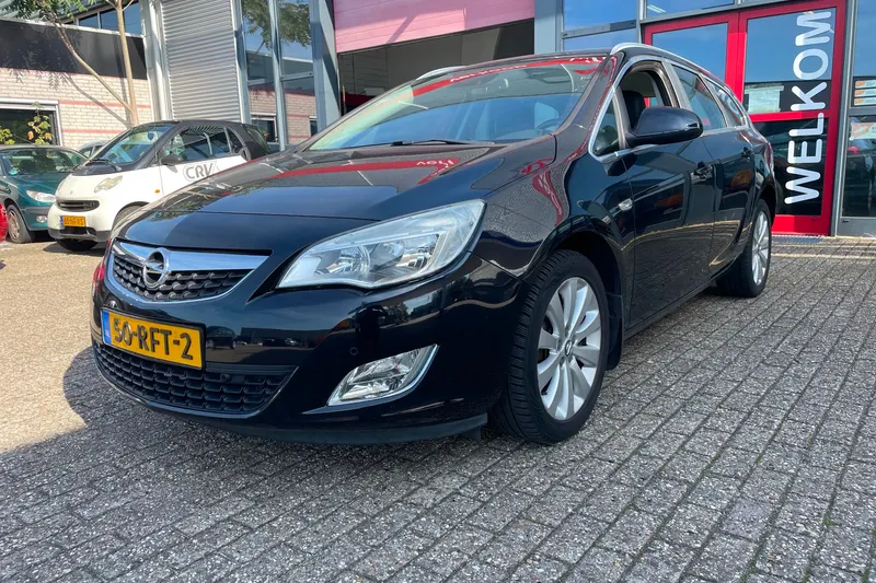 Opel Astra (2011)