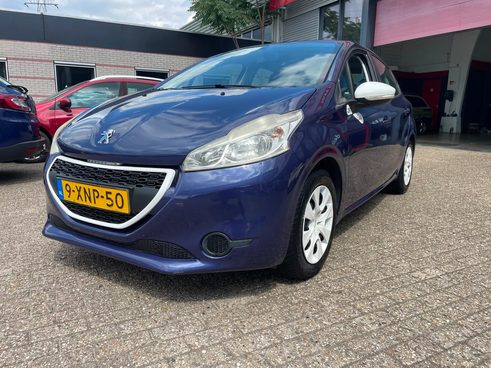 Peugeot 208 (2014) — foto 1