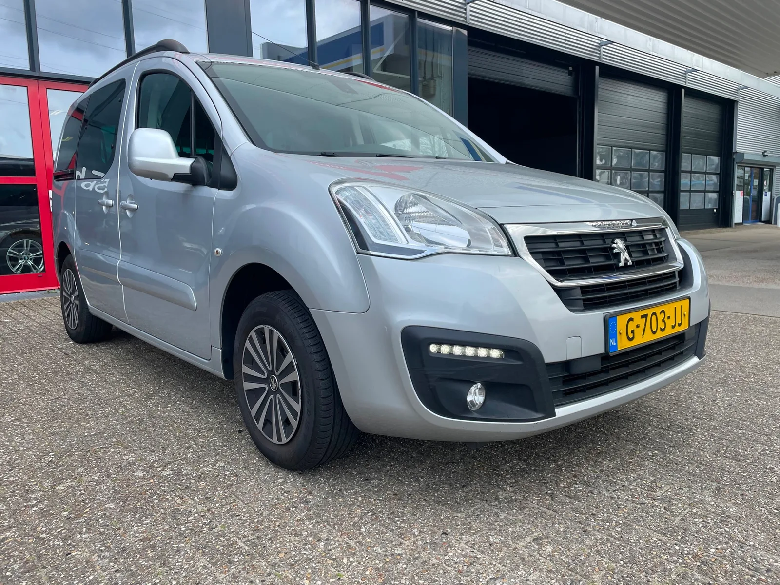 Peugeot Partner (2017) — foto 1