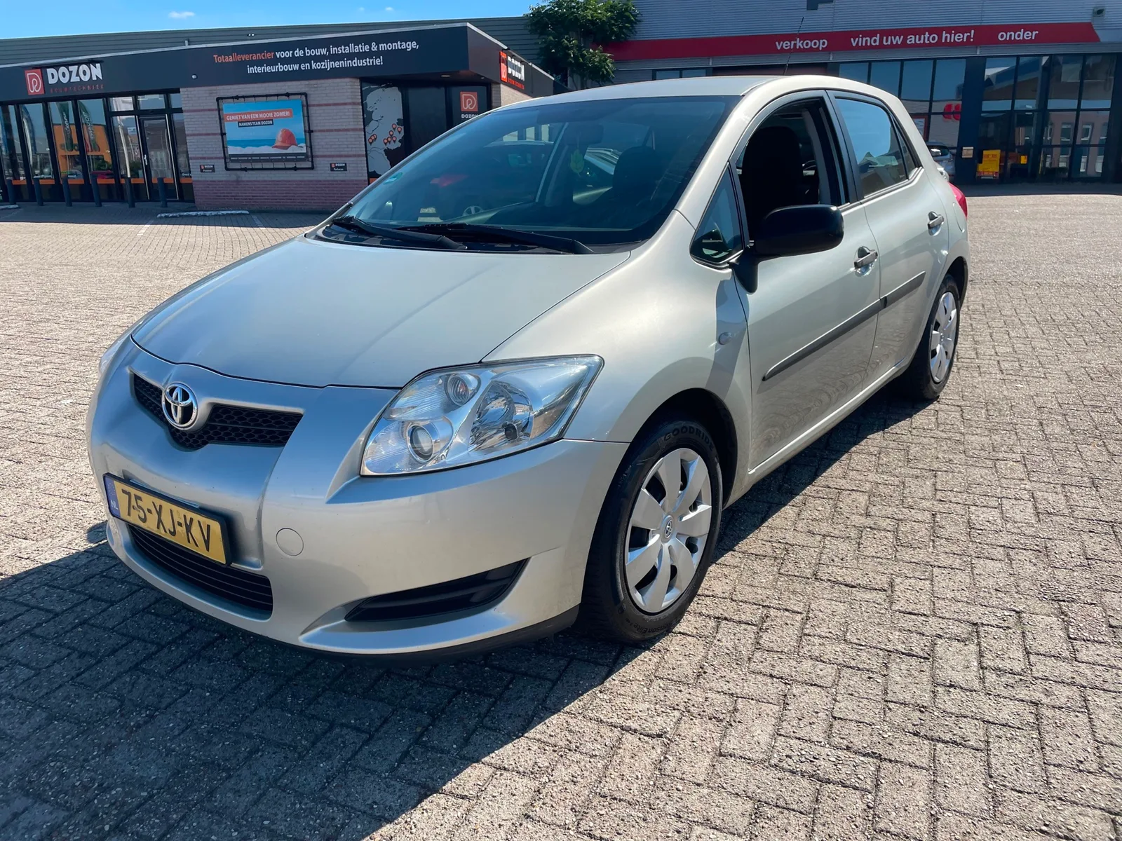 Toyota Auris (2007) — foto 1