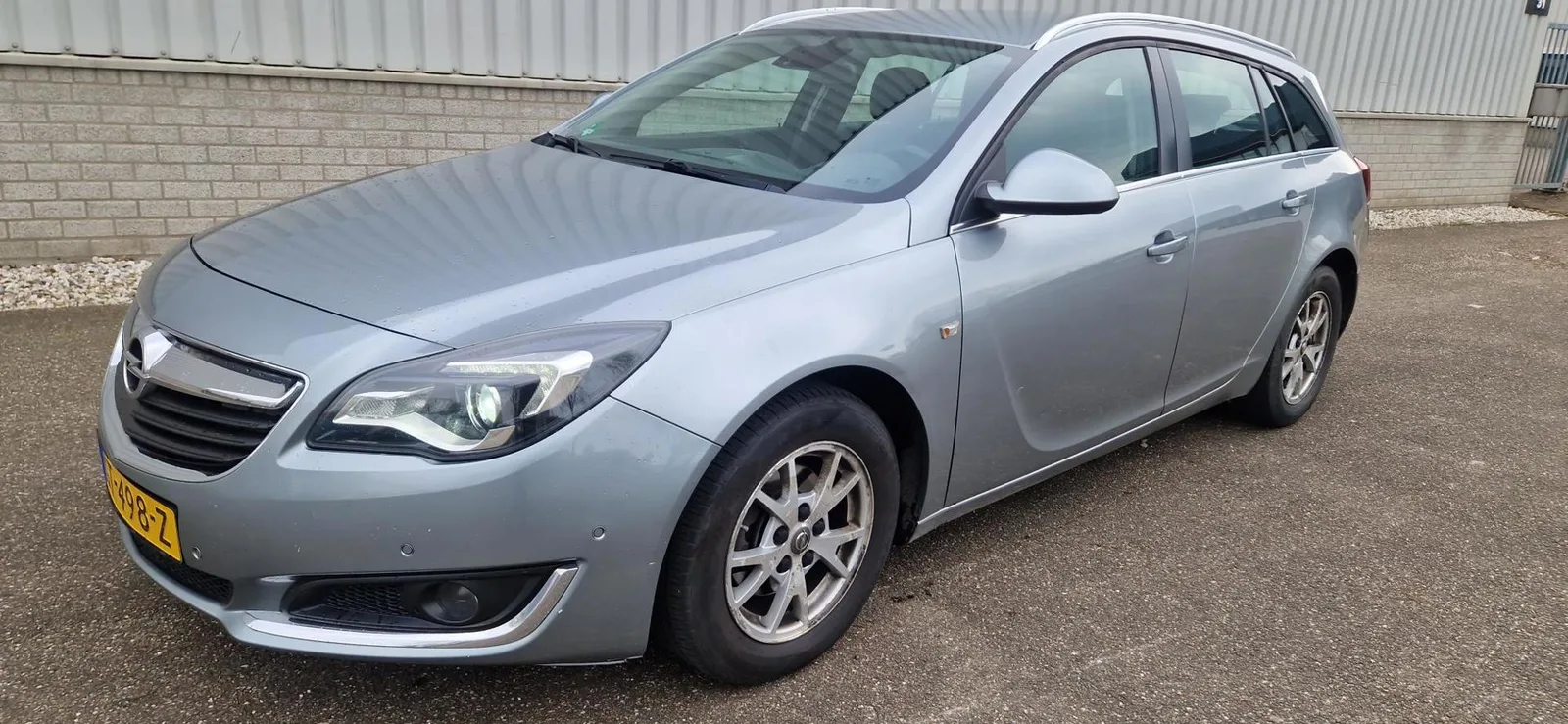 Opel Insignia Sports Tourer (2015) — foto 1
