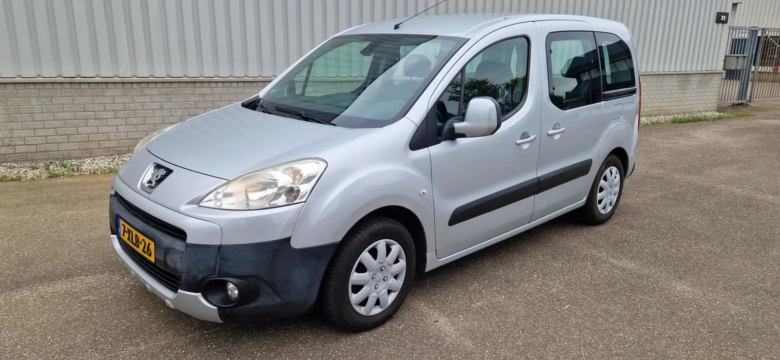 Peugeot Partner (2010) — foto 1