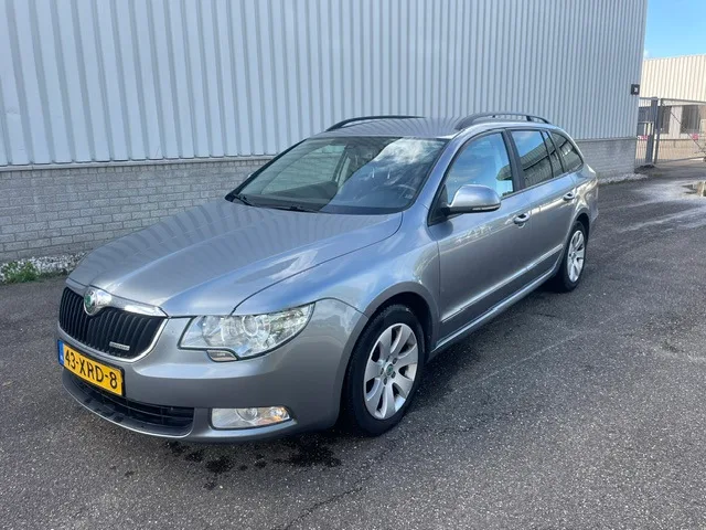 Škoda Superb (2012) — foto 1