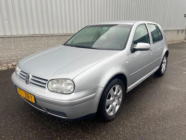 Volkswagen Golf (2003) — foto 1