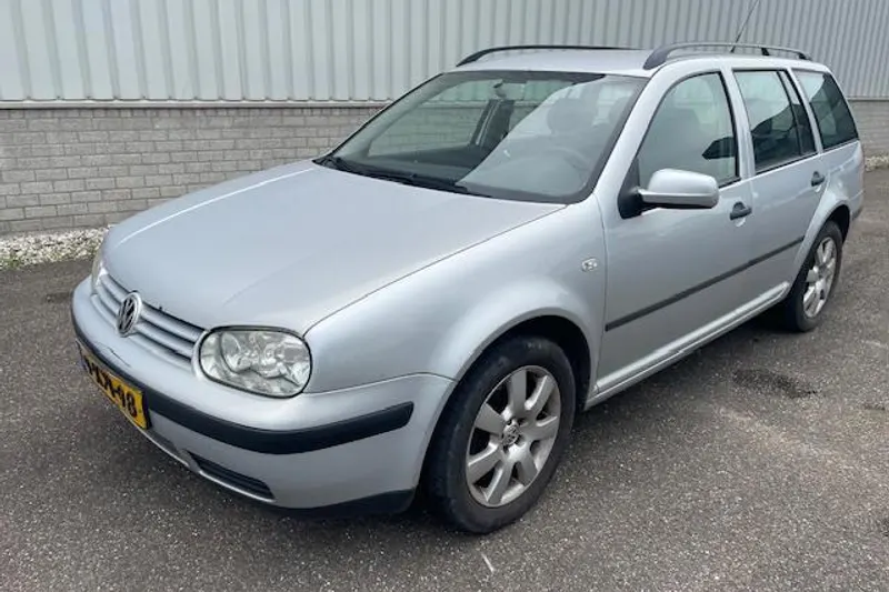 Volkswagen Golf (2003)