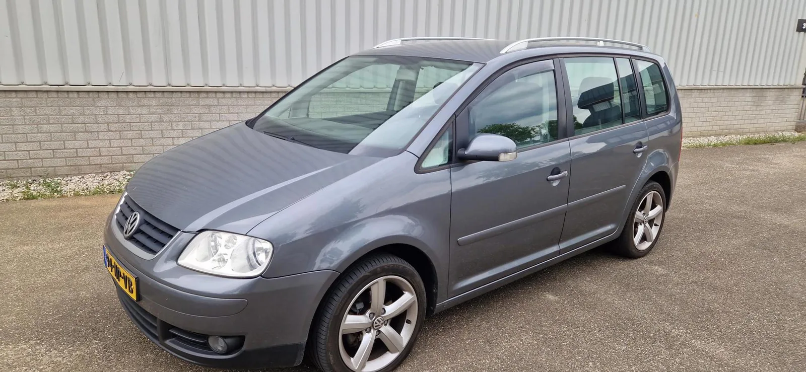 Volkswagen Touran (2004) — foto 1