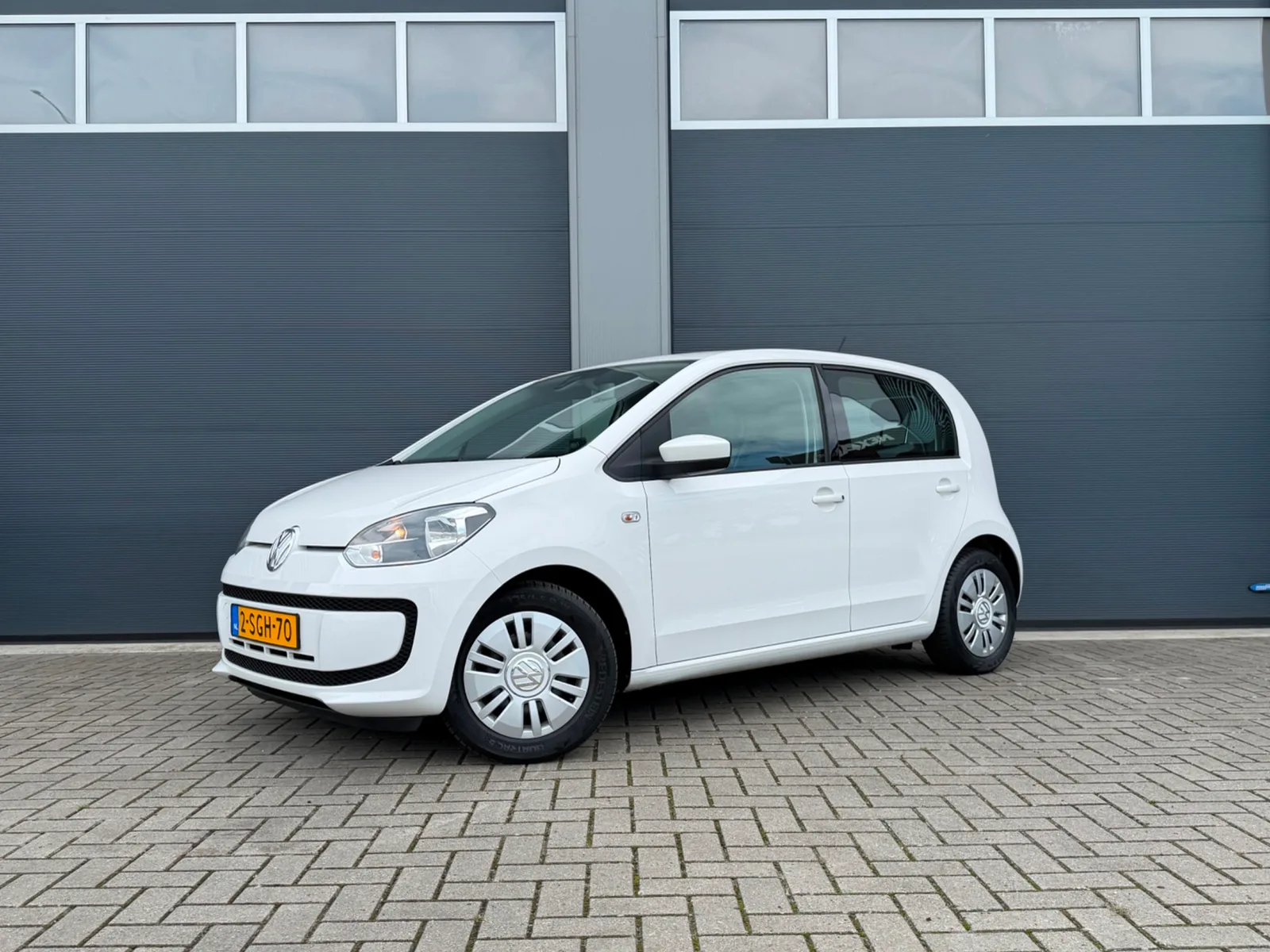 Volkswagen Up! (2013) — foto 1
