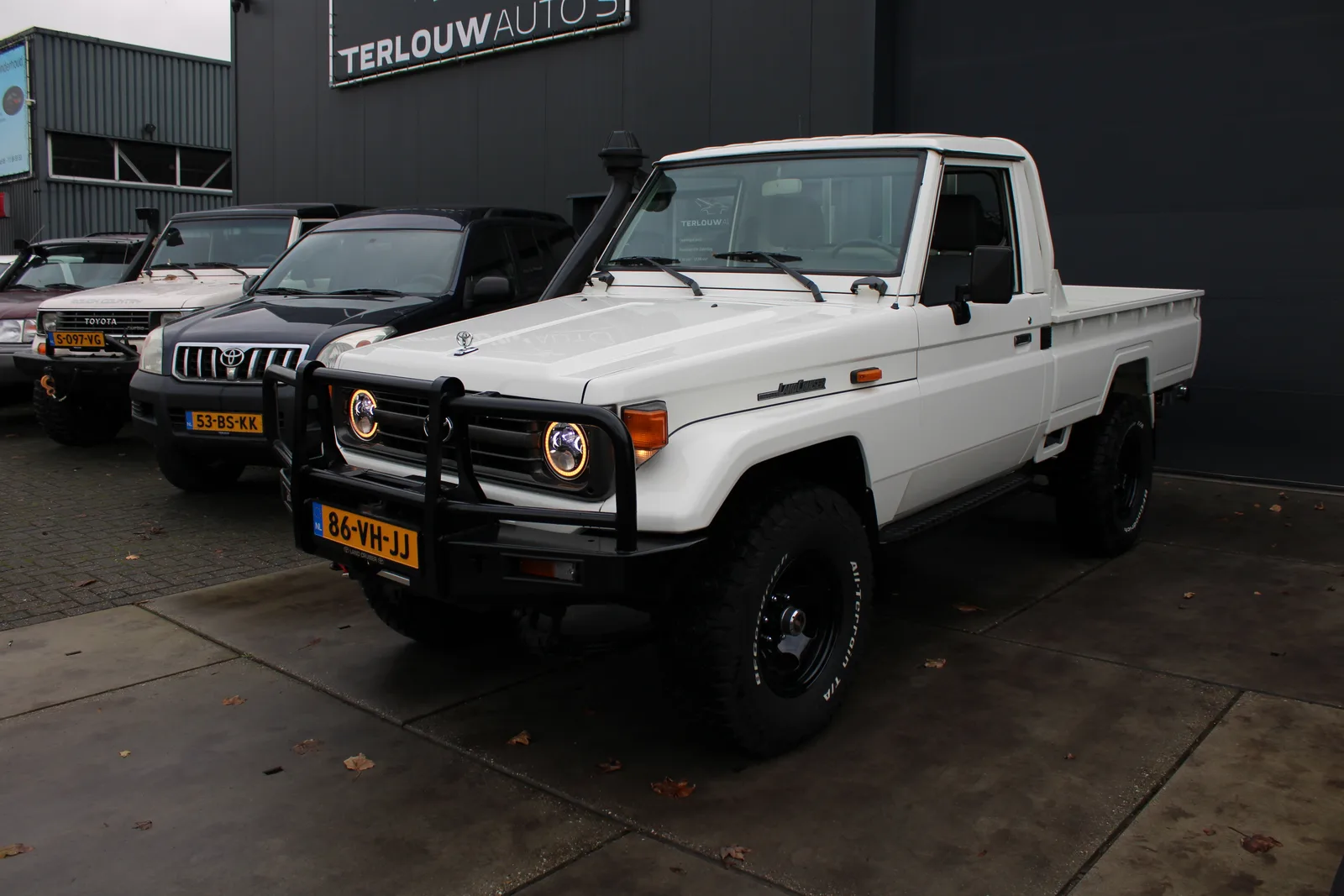 Toyota Land Cruiser 70 (1999) — foto 1