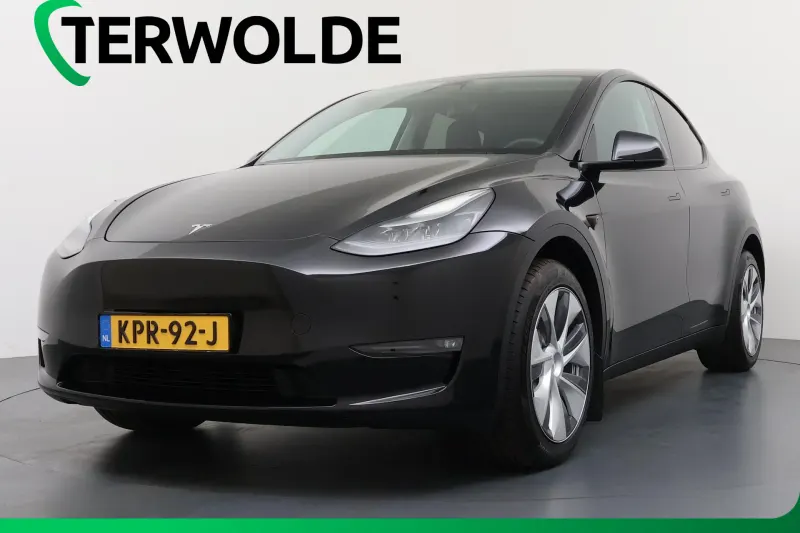 Tesla Model Y (2023)
