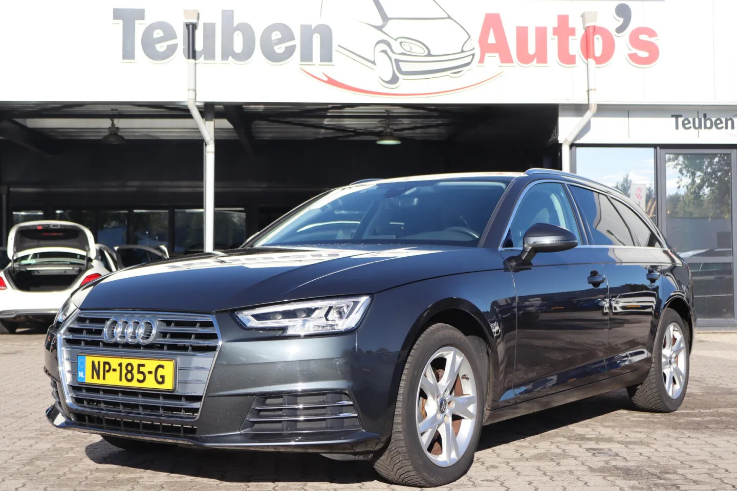 Audi A4 (2017) — foto 1
