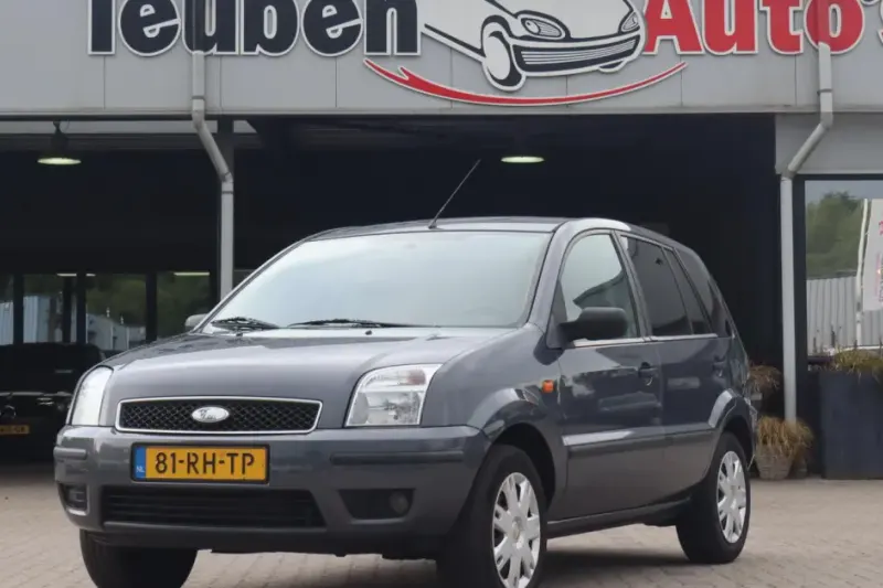 Ford Fusion (2005)