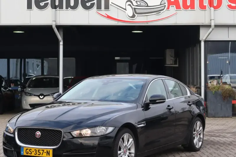 Jaguar XE (2015)