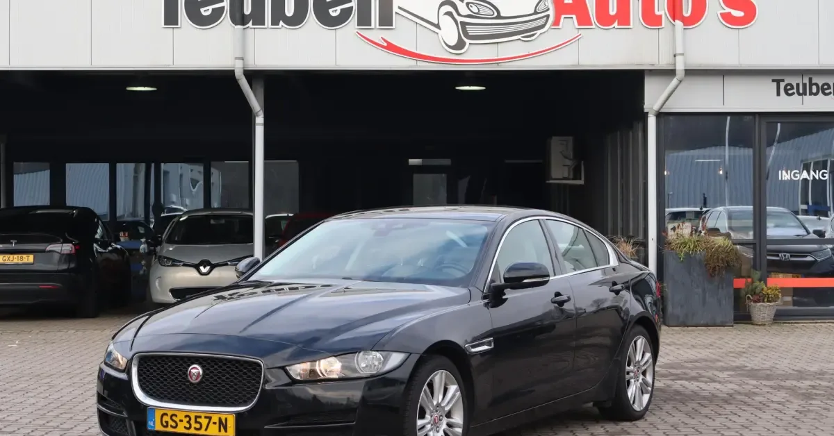 Jaguar XE (2015) — foto 1