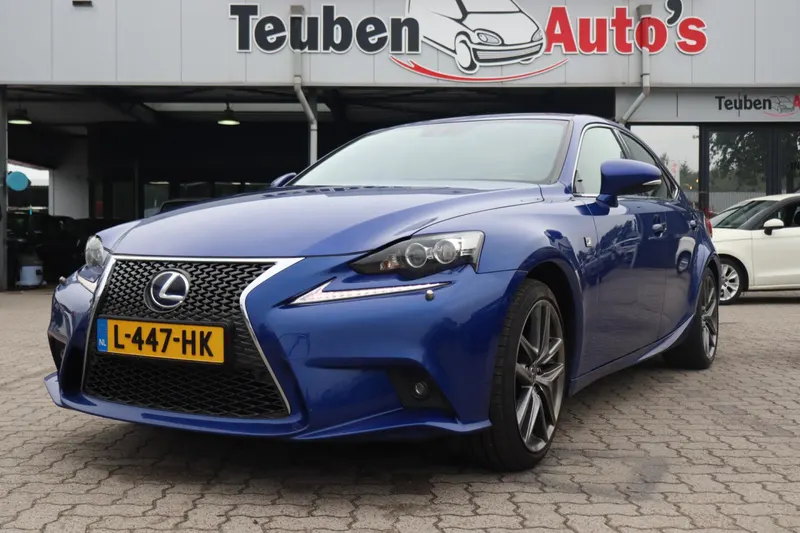 Lexus IS (2016)