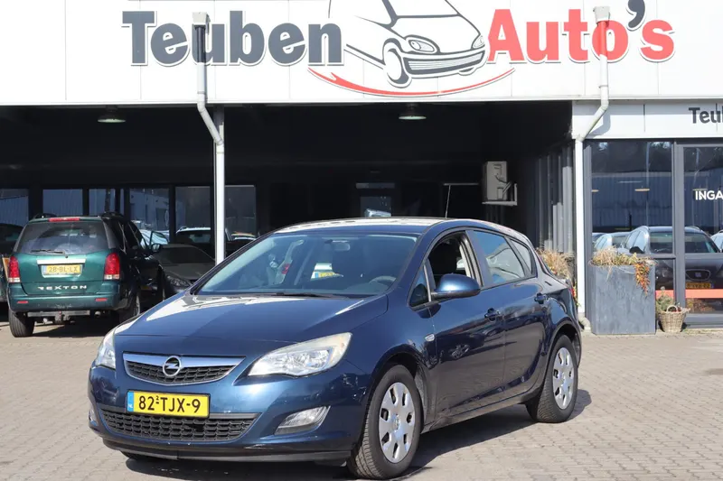 Opel Astra (2012)