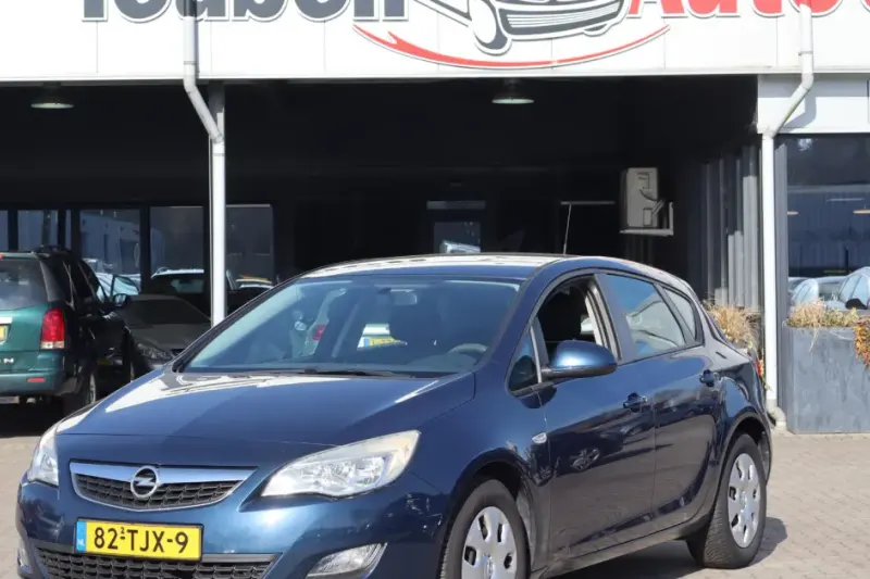 Opel Astra (2012)
