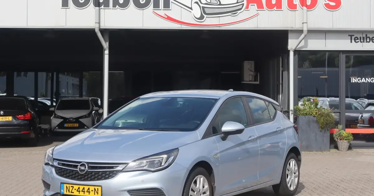 Opel Astra (2017) — foto 1