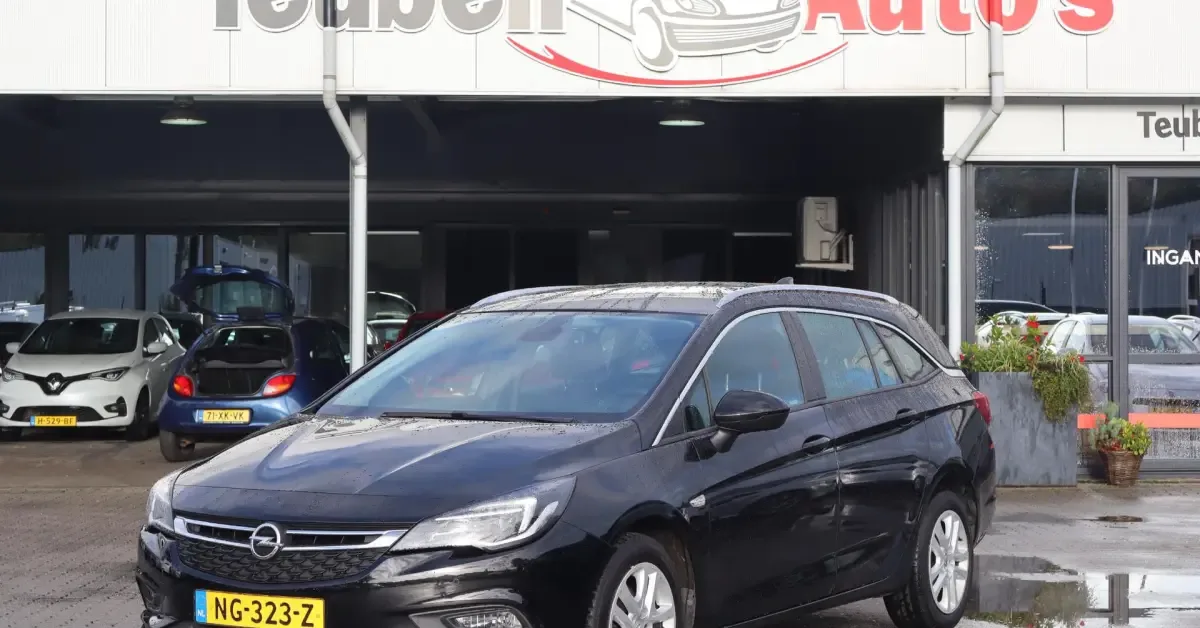 Opel Astra (2017) — foto 1