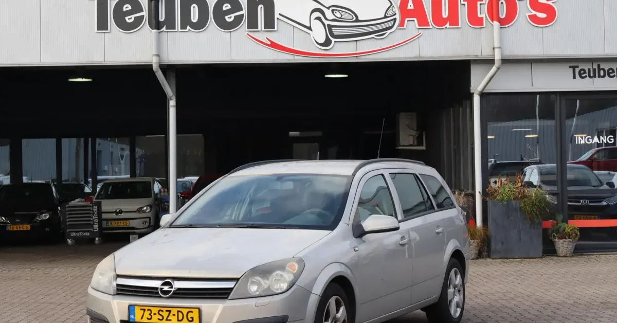 Opel Astra (2006) — foto 1