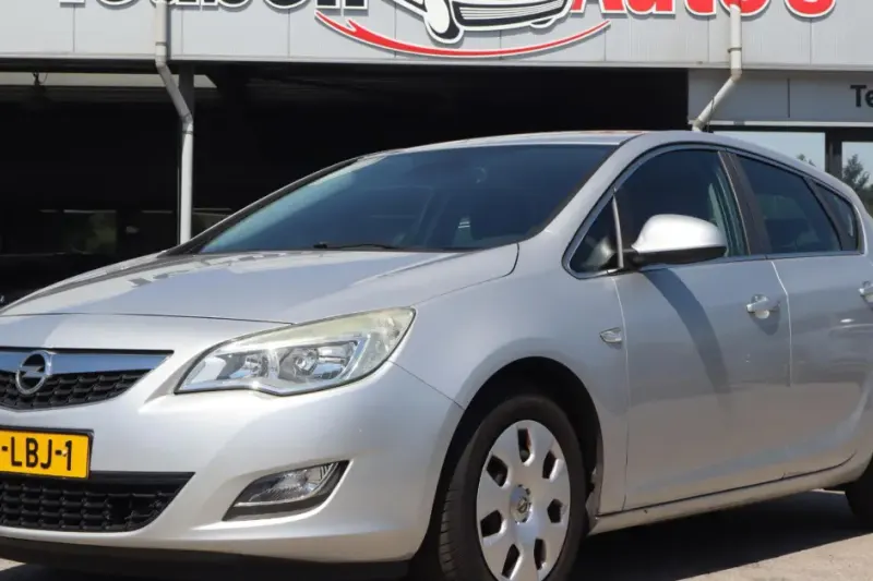Opel Astra (2010)