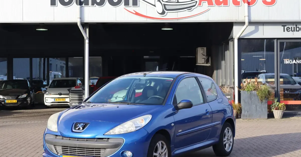 Peugeot 206 (2011) — foto 1