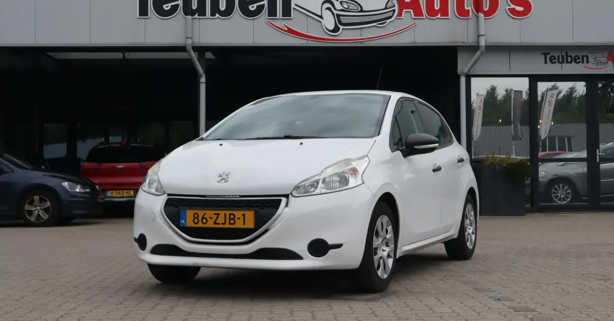Peugeot 208 (2012) — foto 1