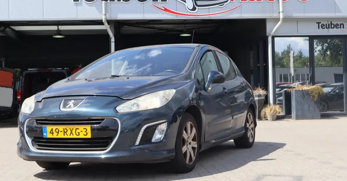 Peugeot 308 (2011) — foto 1