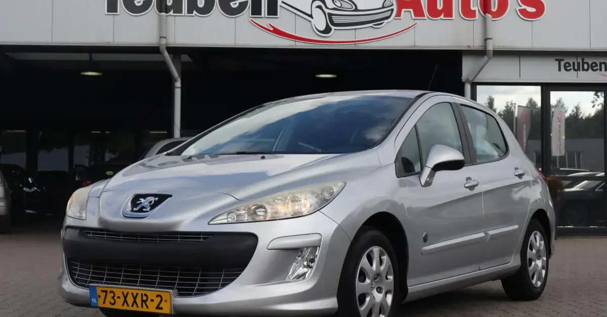 Peugeot 308 (2011) — foto 1