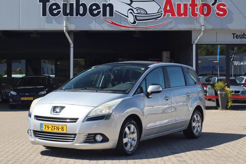Peugeot 5008 (2011)