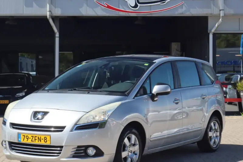Peugeot 5008 (2011)